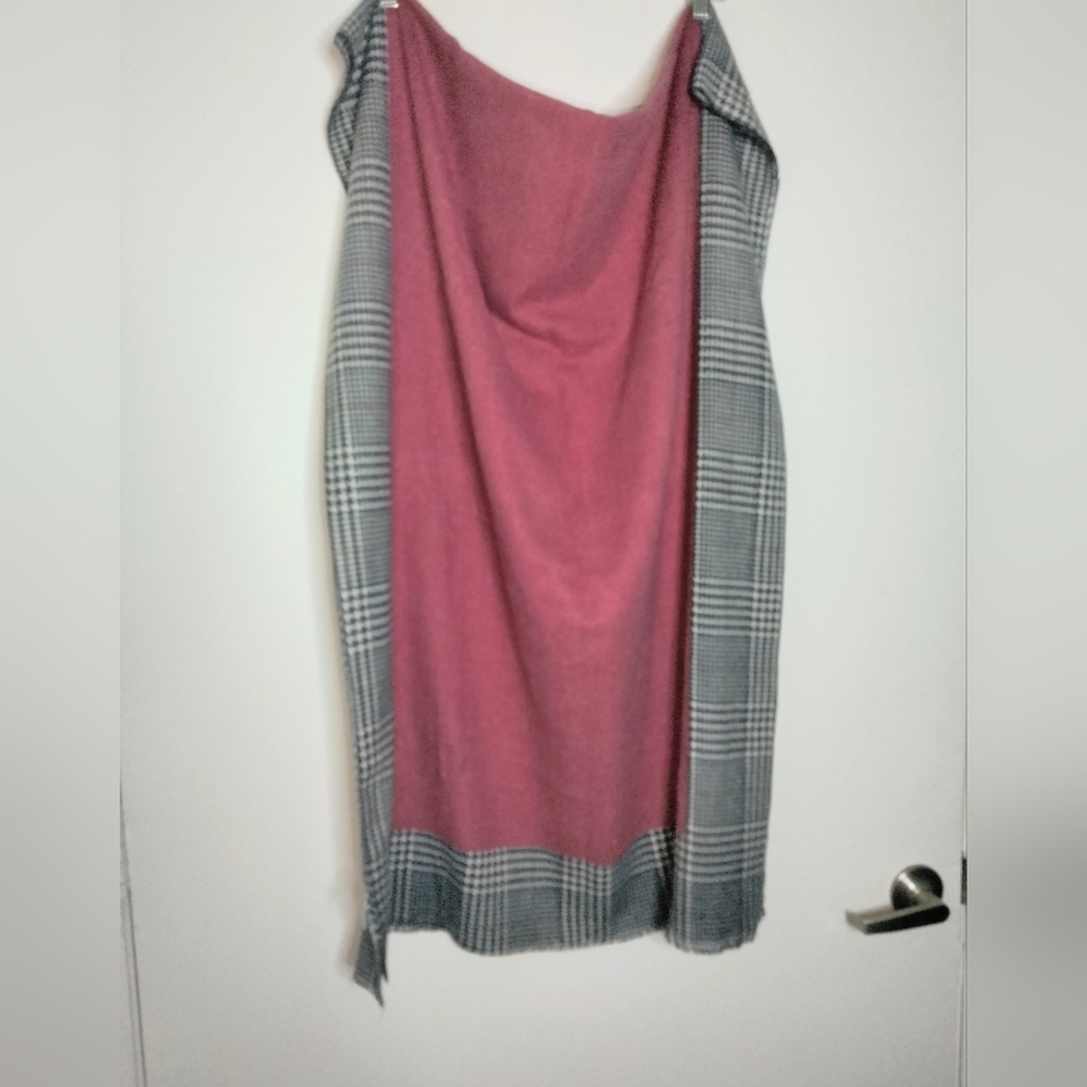 Pretty Persuasion Houndstooth Print & Colorblock 100% Viscose Neck Scarf